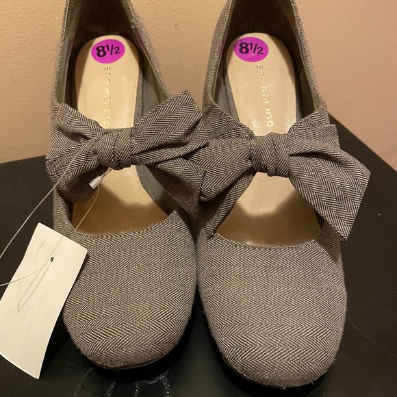 Ann Marino Bow Heels - Picture 1 of 5